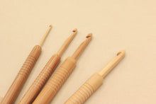 Load image into Gallery viewer, Seeknit Koshitsu Single Ended Crochet Hook With Bamboo Tip